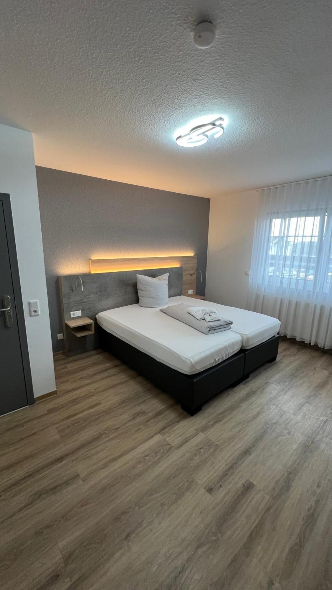 Hotel & Restaurant Am Kirschberg Alten Buseck Bagian luar foto