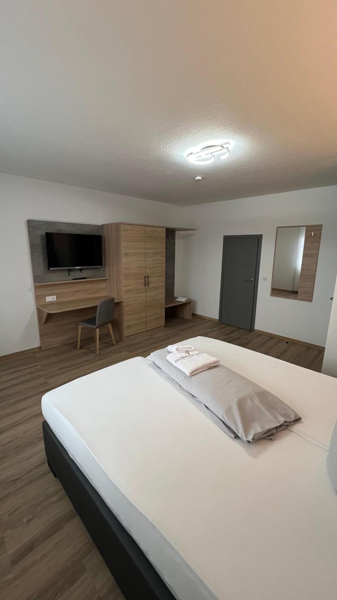 Hotel & Restaurant Am Kirschberg Alten Buseck Bagian luar foto