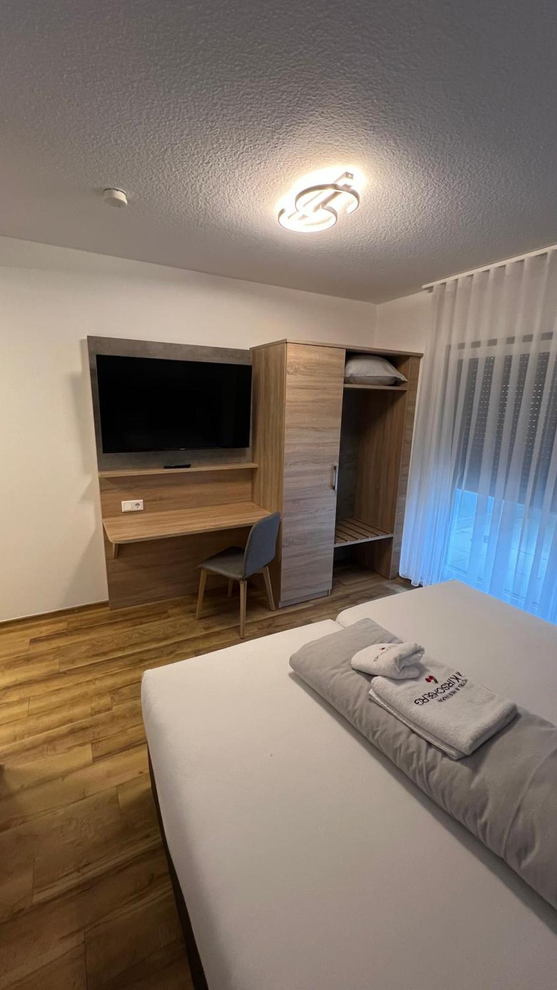 Hotel & Restaurant Am Kirschberg Alten Buseck Bagian luar foto