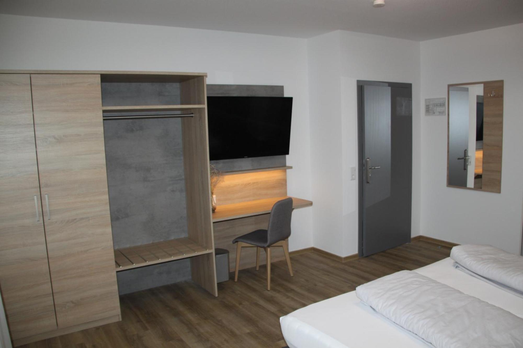 Hotel & Restaurant Am Kirschberg Alten Buseck Bagian luar foto