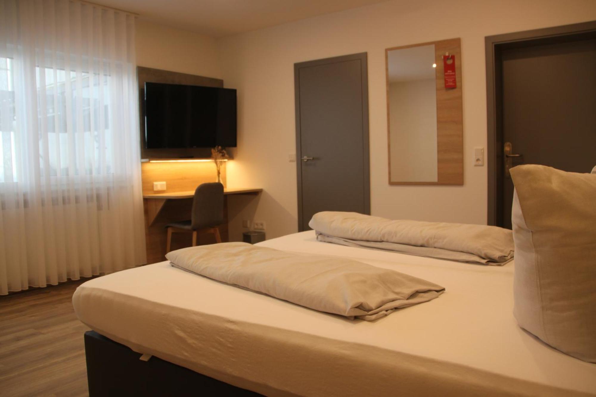 Hotel & Restaurant Am Kirschberg Alten Buseck Bagian luar foto