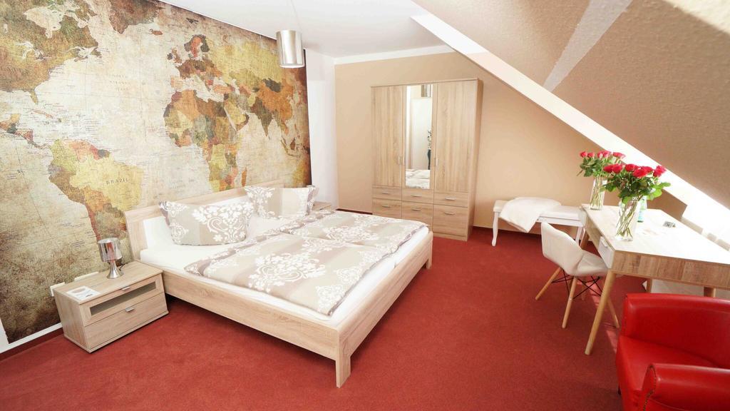 Hotel & Restaurant Am Kirschberg Alten Buseck Bagian luar foto